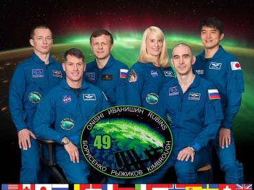 1124px-Expedition_49_crew_portrait.jpg