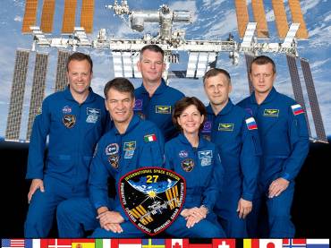 1125px-Expedition_27_crew_portrait.jpg