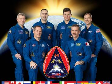 1125px-Expedition_34_crew_portrait.jpg