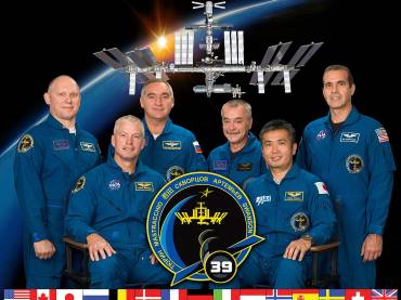 1125px-Expedition_39_crew_portrait.jpg