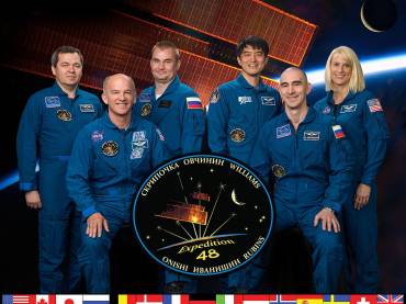 1125px-Expedition_48_crew_portrait.jpg