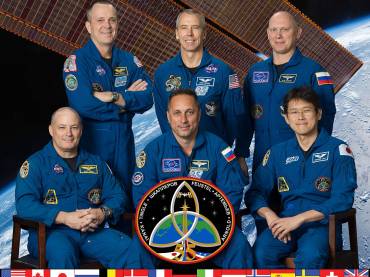 1125px-Expedition_55_crew_portrait.jpg