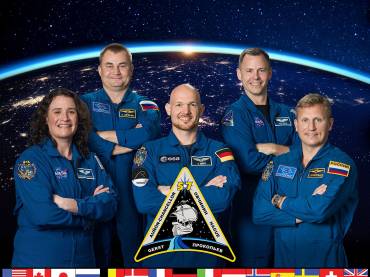 1125px-Expedition_57_crew_portrait.jpg