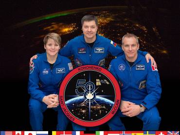 1125px-Expedition_58_crew_portrait.jpg