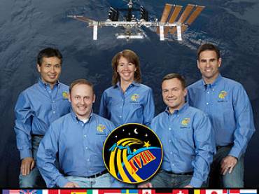 330px-Expedition_18_crew_portrait.jpg