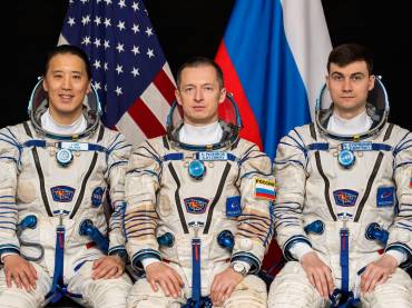 Soyuz_MS-27_crew.jpg