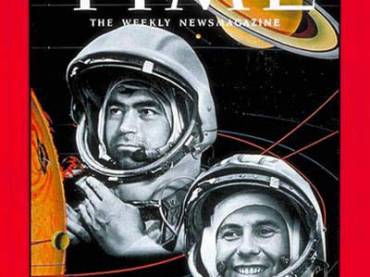 Capa da revista americana Time de 26 de agosto de 1962, sobre o vôo conjunto Vostok 3-4